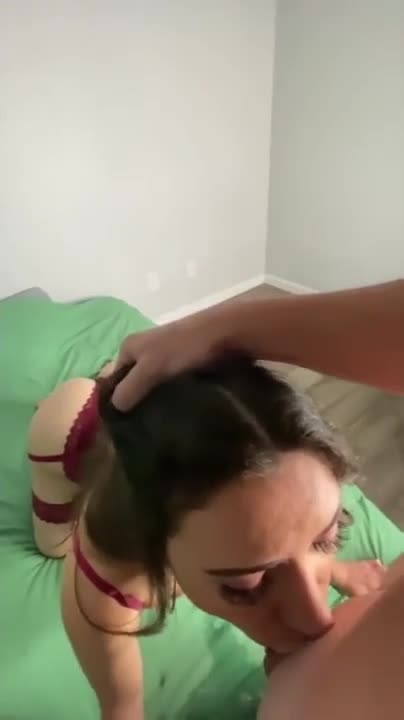 Il mio lungo cazzo si adatta perfettamente alla sua bocca da troia